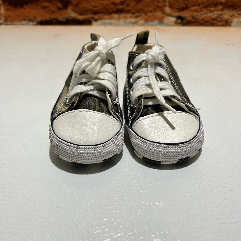 Camo infant soft sole sneaker converse style size 1